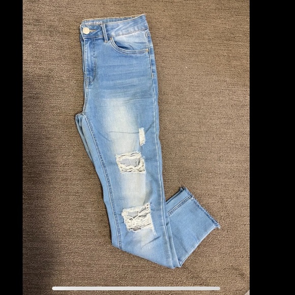 Ripped jeans- 5 - Picture 1 of 3